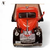 1930'S FLAT BED TRUCK