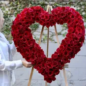 Heart stand Red