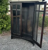1902 GUSTAV STICKLEY 2 door narrow bookcase – w4177