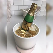 'Champagne Hisses' Candle