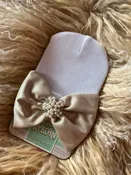 K37 White with Sand Pearl Bow Nursery Beanie