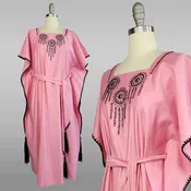 1920s Bohemian Dress / Rare 1920s Caftan / Pink Caftan with Black Embroidery / 1920s Paris Salon  / Bohemian Fashion / Small Medium Large XL