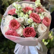Luxury Peony Roses and Lisianthus Bouquet.      The photo shows the standard size.