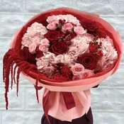 Kiss Me Bouquet.      The photo shows the standard size.