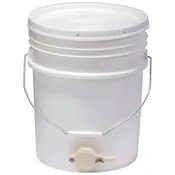 LITTLE GIANT PLASTIC HONEY BUCKET
