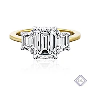 # 109 Emerald cut  with Trapezoids TT 2.2ct
