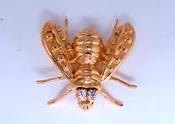 0.06ct natural diamonds 3D Still Life Honey Bee 14kt Gold 12565