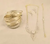 ASSORTED GOLD VINTAGE JEWELRY