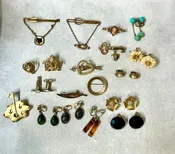 19 Gold Tone Vintage Pins Brooches Tie Clip Cuff Links And Earrings