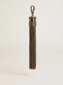 Charm aus silberfarbenem Messing in Quastenform mit Glassteinen