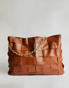 Ava Shoulder Bag in Black