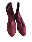 10 STUART WEITZMAN Boots