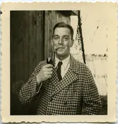 GRINNING PIPE SMOKER
