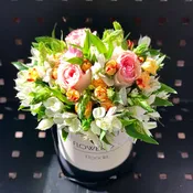 Catya box with pink roses and white alstroemerias