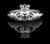 Small Claddaugh Ring