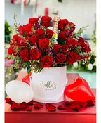 25 ROSES AND MOET
