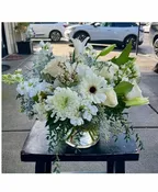 ALL WHITE ARRANGEMENT