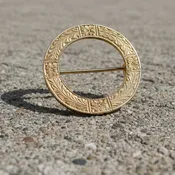 Antique Engraved Circle Brooch in 14K Yellow Gold (c. 1910–1925) in CPJ-RE 01202026