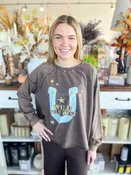 Easel Mocha Horseshoe Top