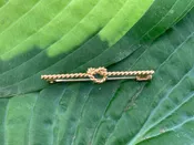 Vintage 18K Yellow gold knotted rope pin
