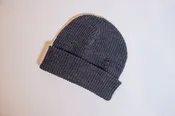 ribbed knit beanie with destruction in navy