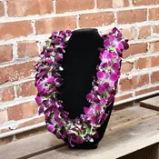 Tinted Green Leis — Oakland Flower Market
