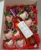 Berries & Wine gift box