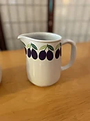 Arabia grapes pitcher — Artifacts 20th Century |  Mid-Century Modern