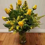 12 yellow roses in a vase