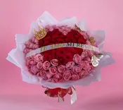 100 ROSES W/ RED HEART IN THE MIDDLE