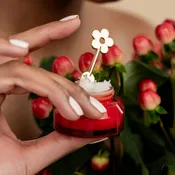 POPPY &amp; POUT LIP CARE SPATULA, GOLD DAISY