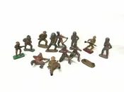 Assorted 1930s-40s Toy Soldiers, Aub-Rubr, Metal, All Damaged | 22714