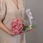 Bouquet of 12 pink spray roses
