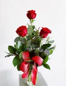 3 Red Roses