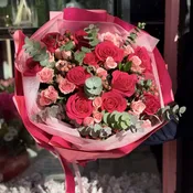 Hot Pink Fantasy.      The photo shows a deluxe size.