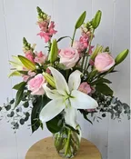 BLUSHING LILY BOUQUET