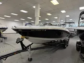 2011 Four Winns 220 HORIZON