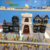 10217 Diagon Alley (Retired) (Previously Owned)