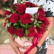 Red Roses Elegance.      The photo shows a standard size.