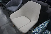 9 TO 5 Jax Guest Chair