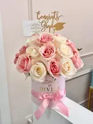 25 Roses in New Medium Signature Box