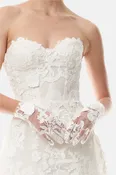 Antoinette Wristlet Lace Gloves