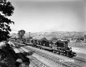 AT&SF EMD GP7s 2687 and 2694 With A Refrigerated Freight at Summit on the Tehachapi Line – May 1951