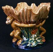 2 Monkey Holding Pot