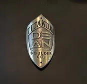 DEAN WHITE BRONZE HEADBADGE — DEAN ULTIMATE