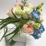 Light and springy garden roses, lisianthus, roses, hydrangea