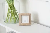 11848 - 6x6x1 wood photo frame (SCALLOP) ntrl/wh (4x4) pic