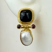 14k Arnsworth Castle Onyx, Pearl and Garnet Earrings