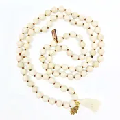 atsuyo et akiko hamsa wooden beads necklace