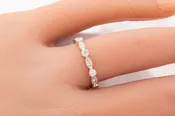 18k 0.26 CTW Antique Style Diamond Wedding Band